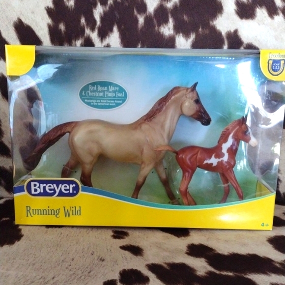 Breyer Running Wild Red Roan Mare & Chestnut Pinto Foal - Picture 1 of 4